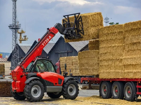 T735-A telehandler for farm yard transport